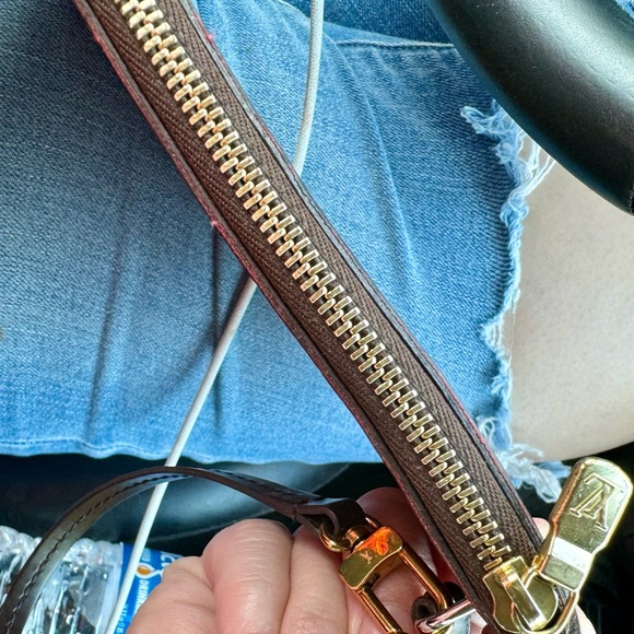 Neverfull Damier Ebene clutch with cherry color inside; Lined - Picture 3 of 7